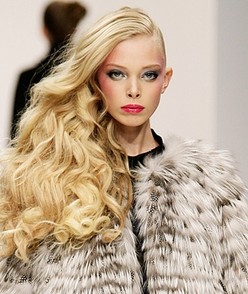 Beauty-Trend-Side-Swept-Hairstyles_topicspage