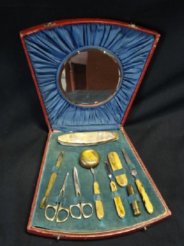 Collectible_-_Vintage_Ladies_manicure_set