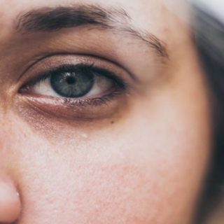 Pospane oči – naduvenost i podočnjaci i kako ih se rešiti