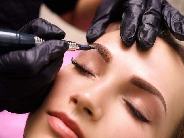 Upoznajte se sa činjenicama pre nego što se odlučite za trajnu šminku