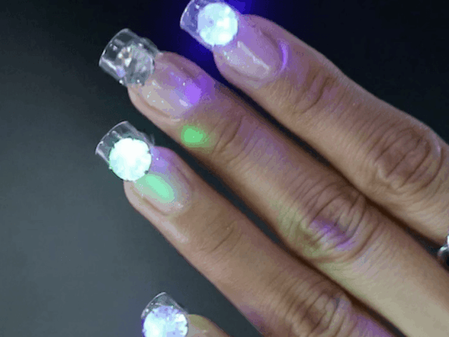 Svetleći nokti