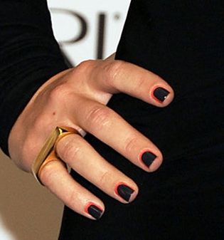 1Two-Tone-Nails