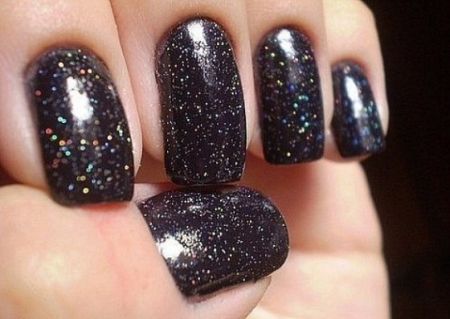 black-diamond-nail-polish