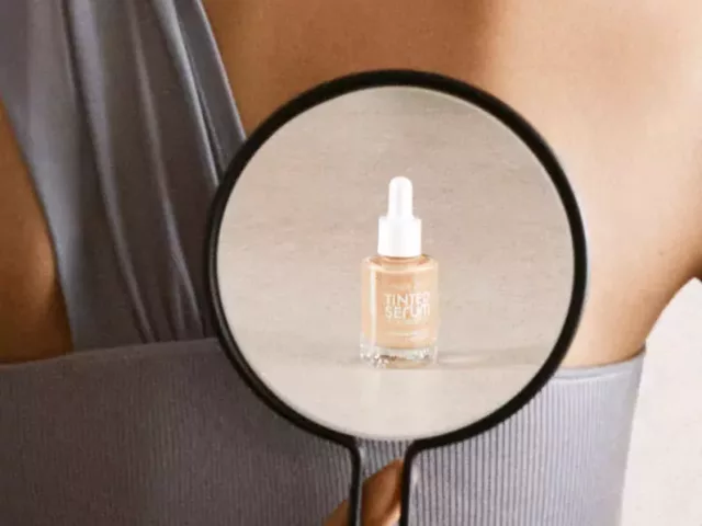 Novi Catrice Nude Drop Tinted serum tečni puder