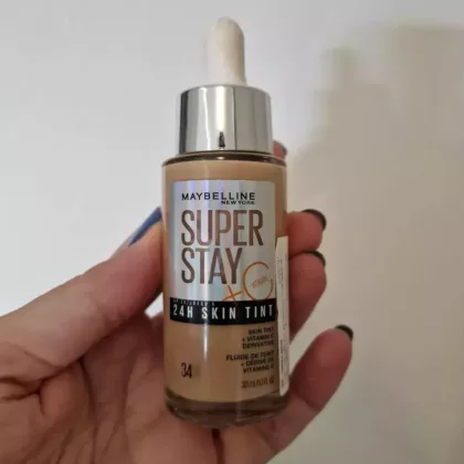 Maybelline Super Stay 24H Skin Tint + Vitamin C tonirani serum