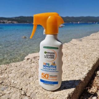 Garnier Ambre Solaire Kids Sensitive Advanced SPF50+ sprej za decu za zaštitu od sunca