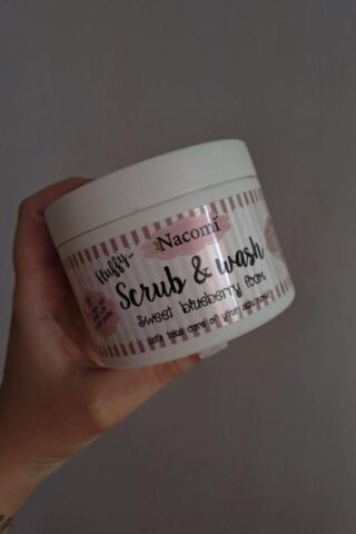 Nacomi scrub & wash – sweet blueberry – piling i pena za kupanje